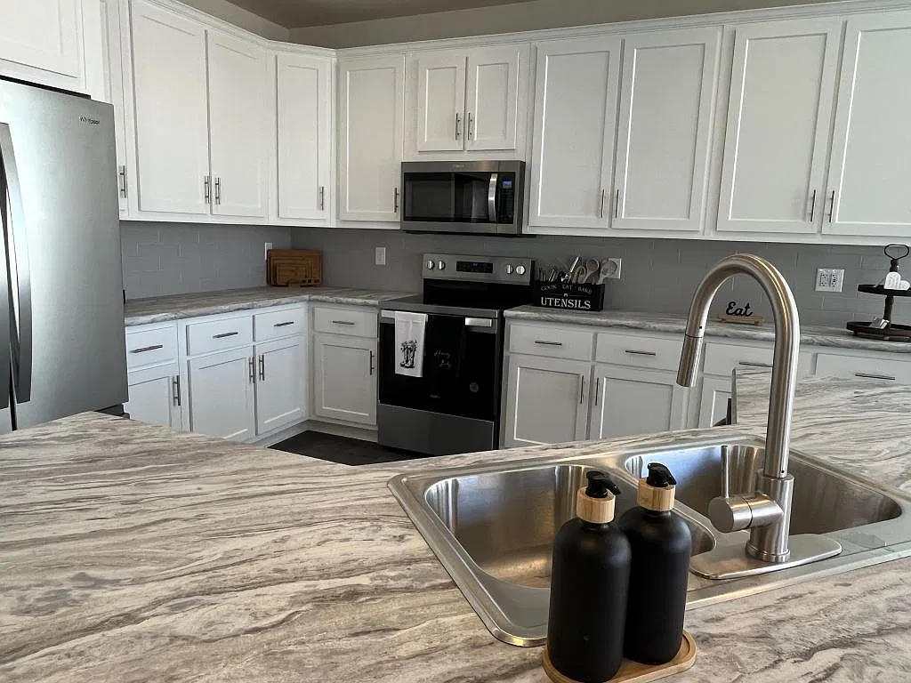 2 bed, 2.0 bath, 1608 sqft, $1,749 — Photo 3