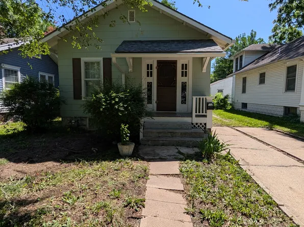 1206 SW Plass Ave, Topeka, KS 66604