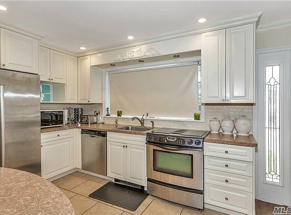 3rd image of 25 Wildwood Ln