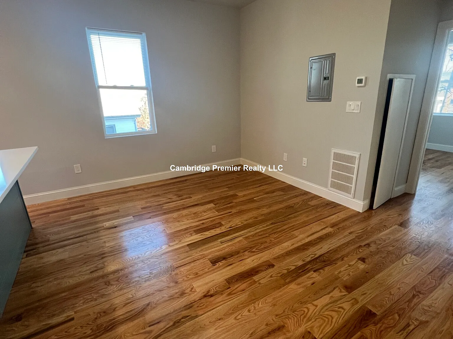 2 bed, 1.5 bath, 900 sqft, $3,000 — Photo 3