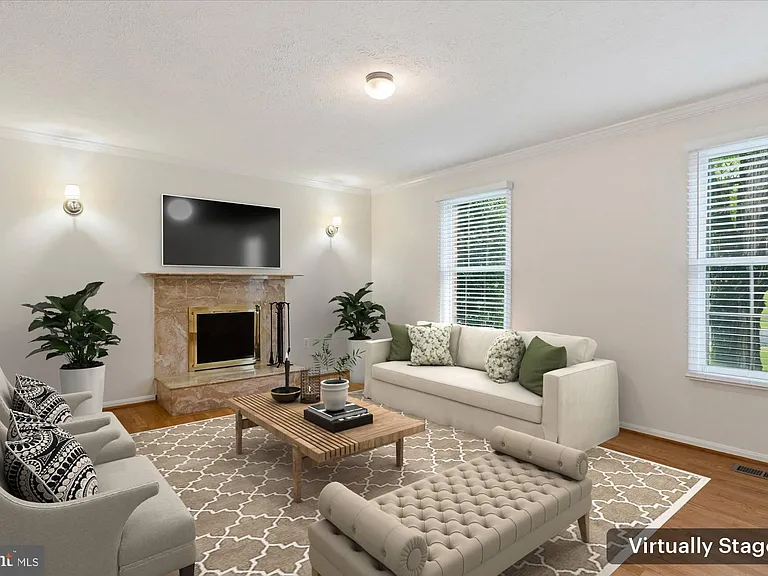 9708 Locust Hill Dr — Photo 11