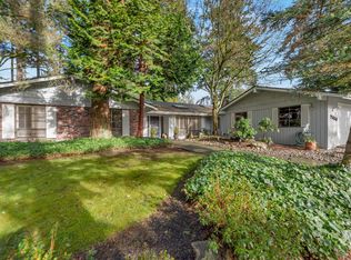 7350 Island Crest Way, Mercer Island, WA 98040