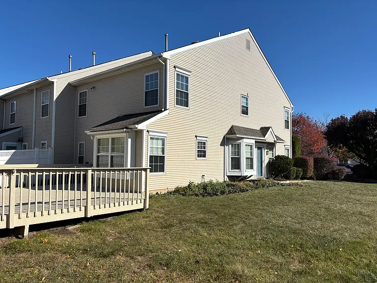 76 Honey Locust Ln — Photo 6