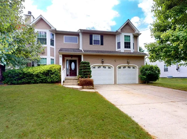 29 Village Dr, Lumberton, NJ 08048