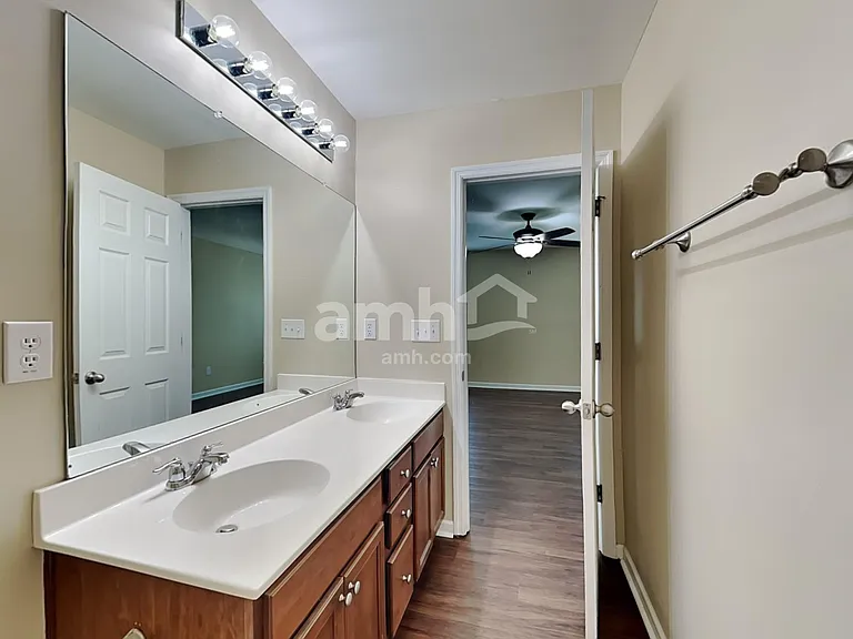 314 Southwilde Way — Photo 14