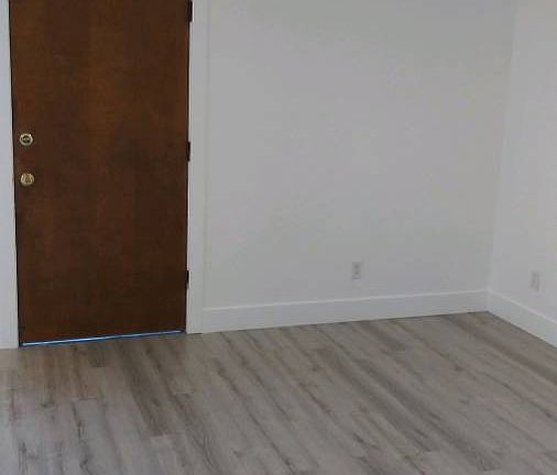5th image of 635 Macarthur Blvd #2