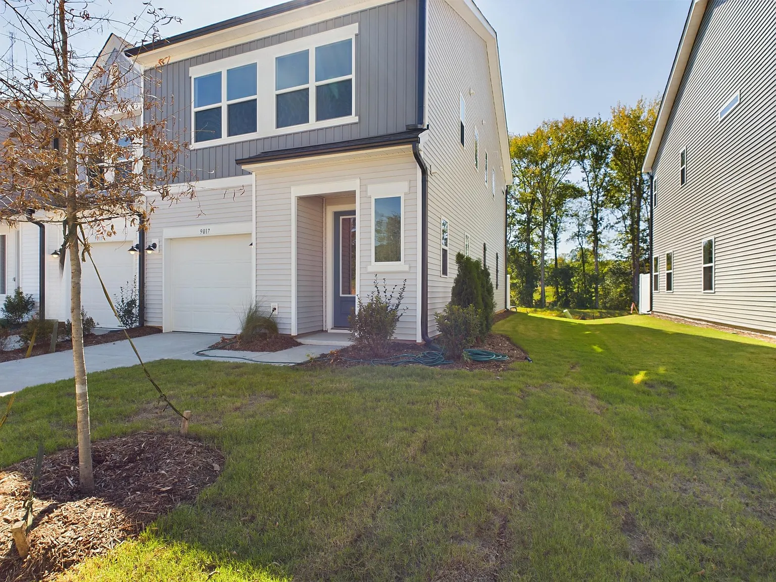 3 bed, 2.5 bath, 1630 sqft, $2,100 — Photo 2