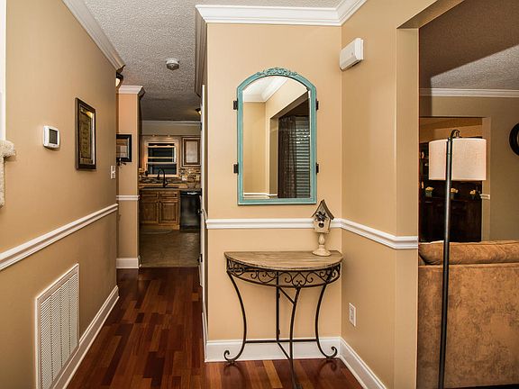 5th image of 708 Shady Springs Ln