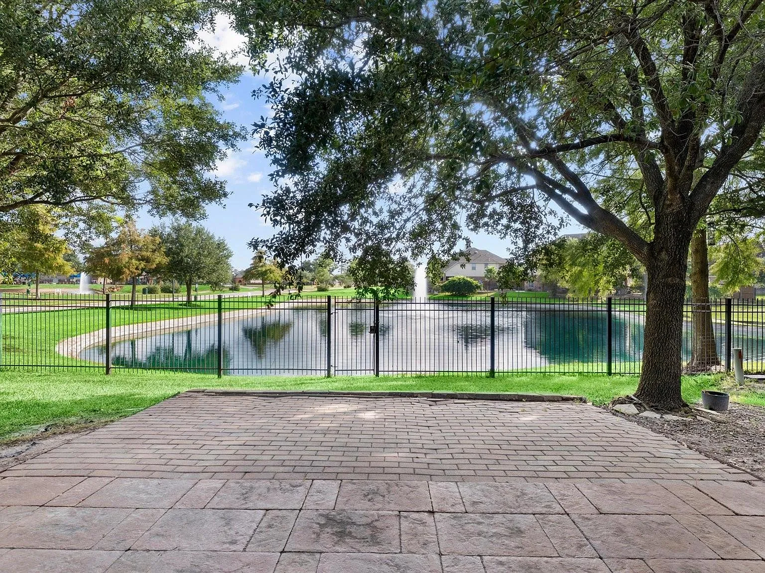 3 bed, 2.5 bath, 2543 sqft, $2,950 — Photo 3
