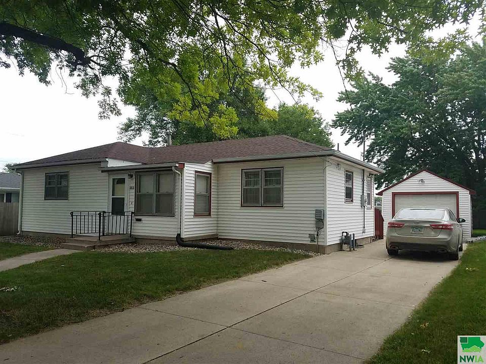 1st image of 1021 Seneca St