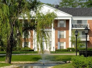 17W728 Butterfield Rd APT 313, Oakbrook Terrace, IL 60181