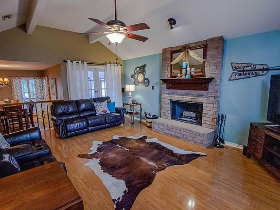 4th image of 16019 Broadwater Dr