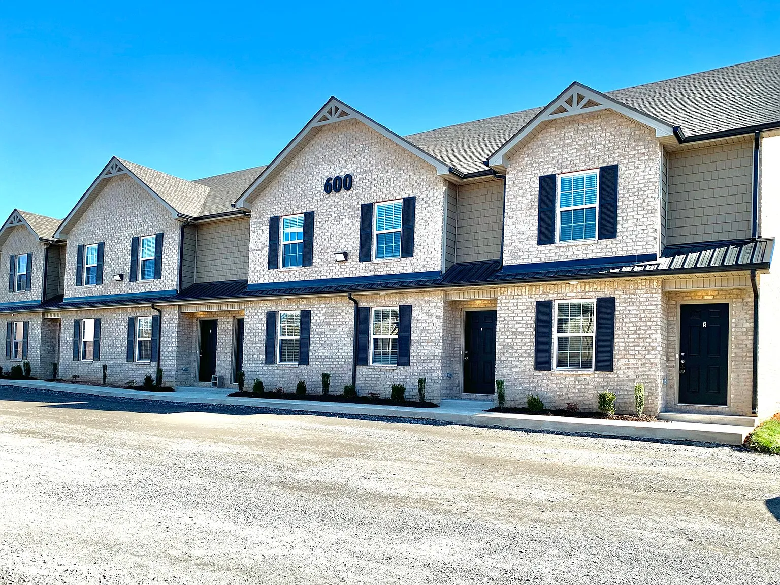 915 Sinclair Dr Apartments — Photo 1