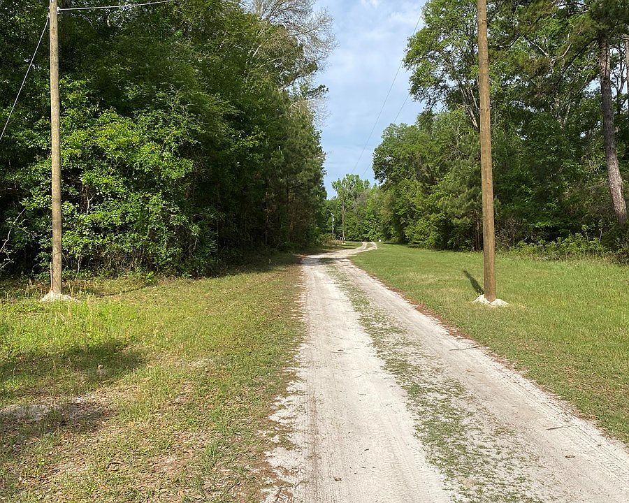 2nd image of NE Riverside Blvd