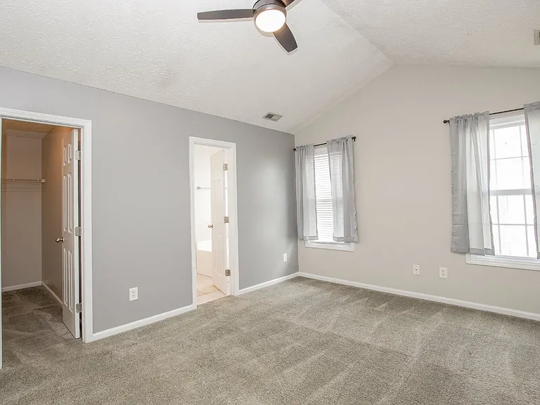 196 Lochwood Dr — Photo 24