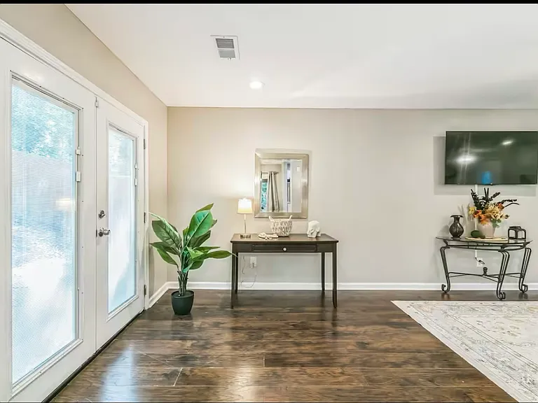 5121 Martins Crossing Rd — Photo 17