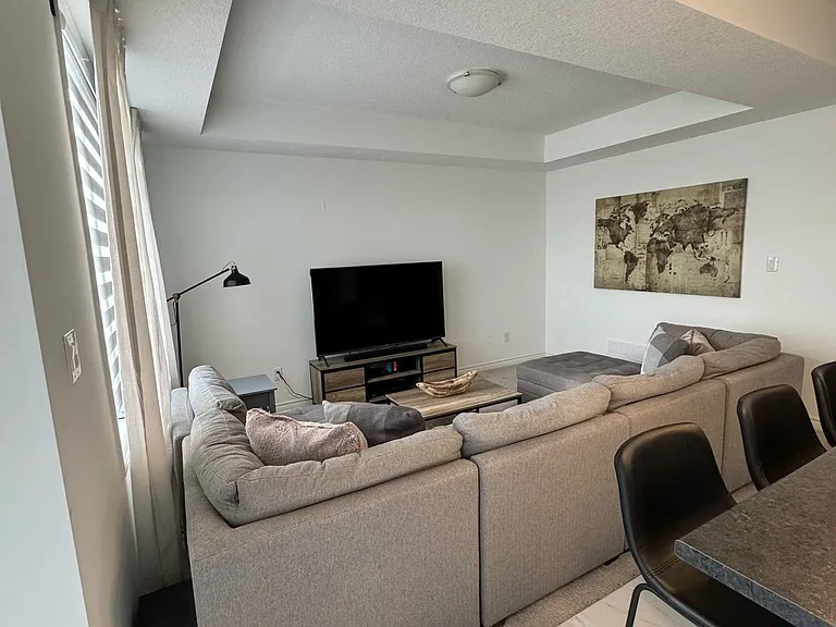 1752 Finley Cres — Photo 3
