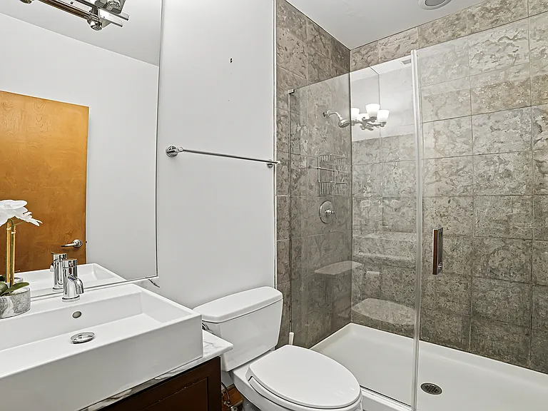 650 N Wood St #3SA — Photo 15