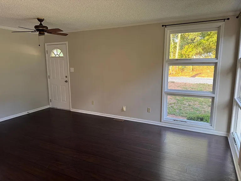 124 Roxie Ln — Photo 8