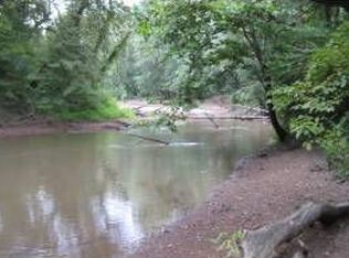 498 River Dr, Carnesville, GA 30521