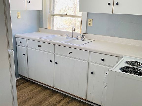 2nd image of 120 Asher St APT 3