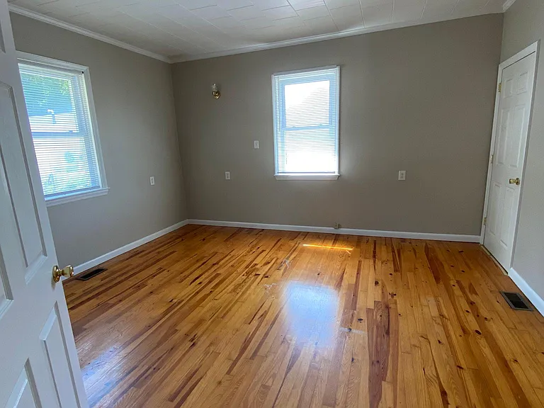 725 Washington St — Photo 7