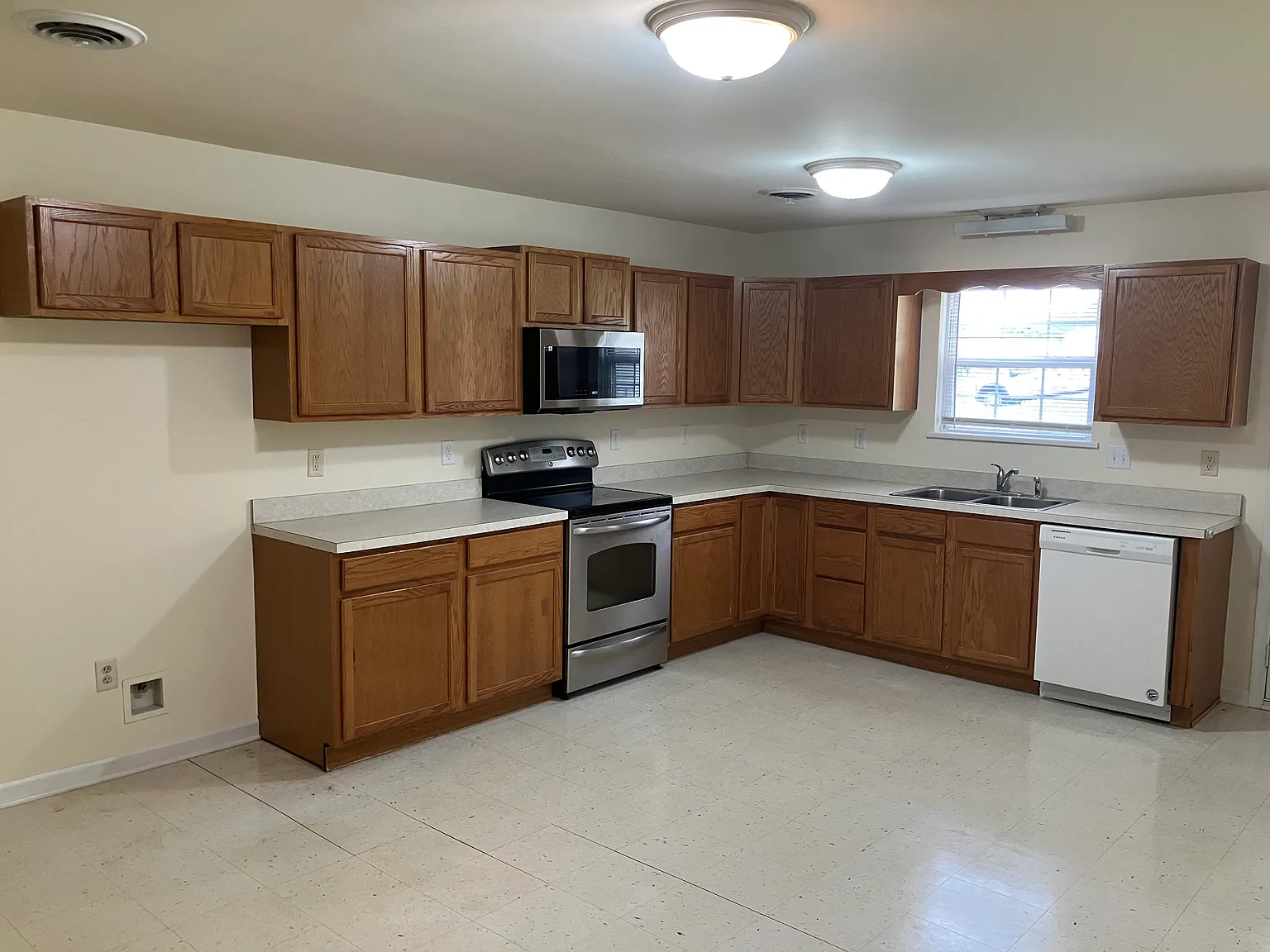 507 Ledge Dr — Photo 2