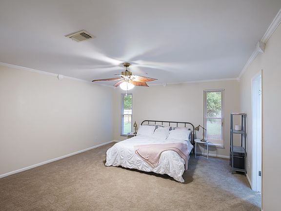 2nd image of 11661 Edinburgh Way