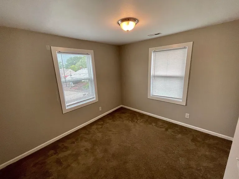 902 Elliston St #902 — Photo 5