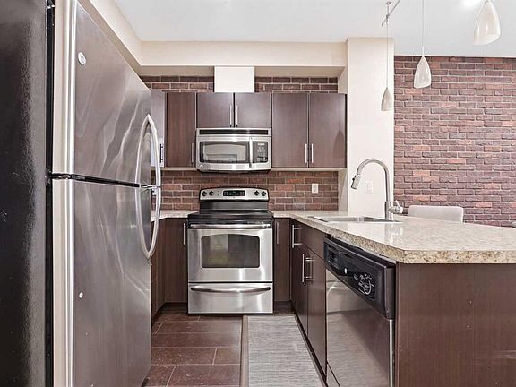 5th image of 2727 N 28th Ave SE #218