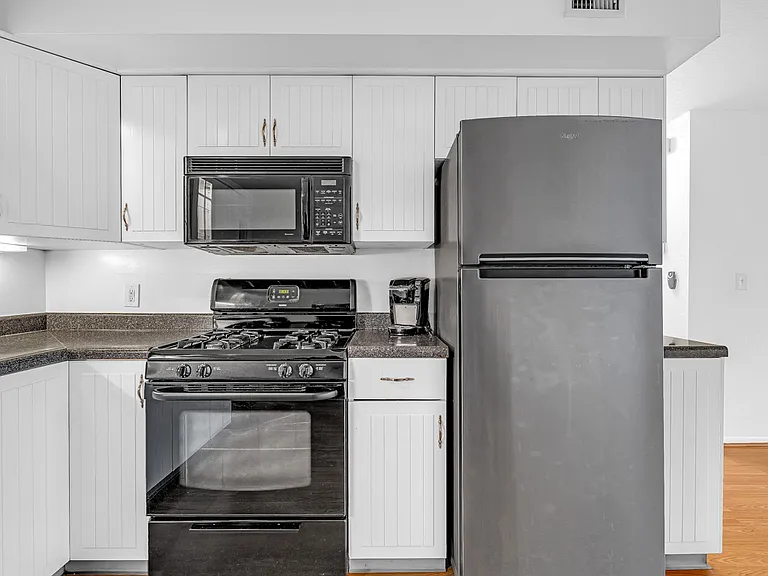 1434 Highland Ave #10 — Photo 7