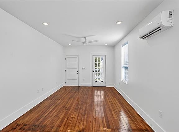 5th image of 1914 Louisiana Ave #201