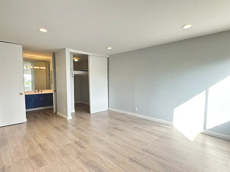 5950 Canterbury Dr — Photo 7