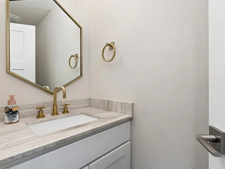 414 E 8800 S — Photo 15