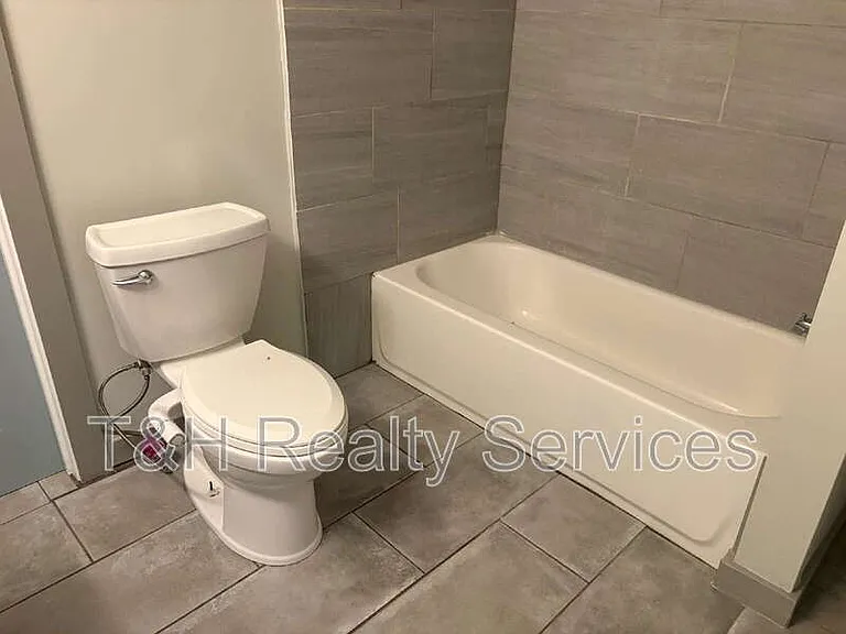 422 Iowa St — Photo 22