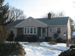 681 Riverview Dr, Totowa, NJ 07512
