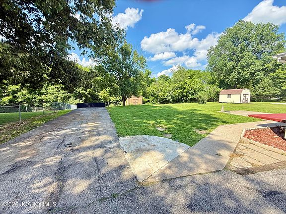 4th image of 2233 Expressview Dr