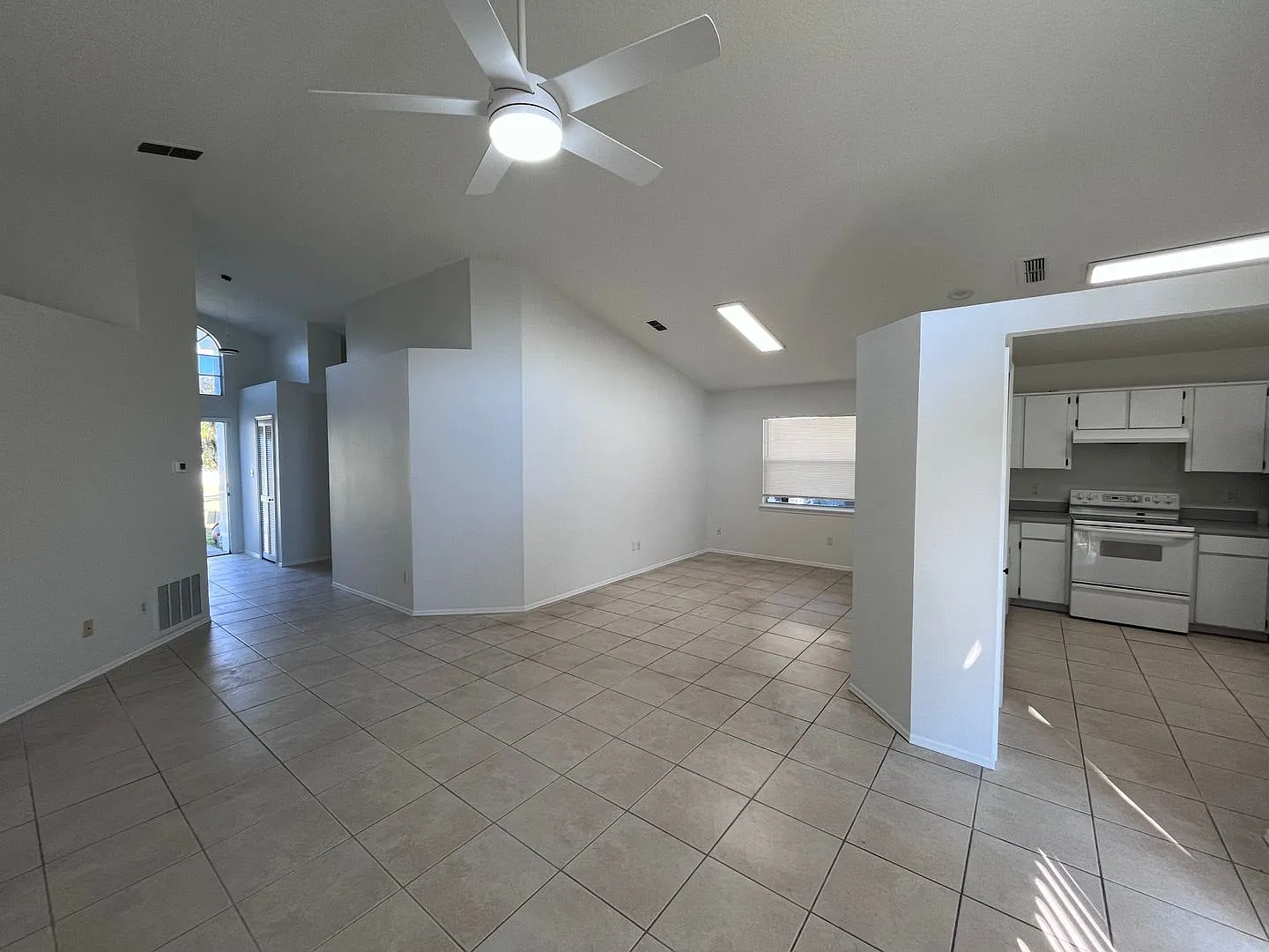 Remodeled 3/2 near Goldenrod and SR408 — Photo 3