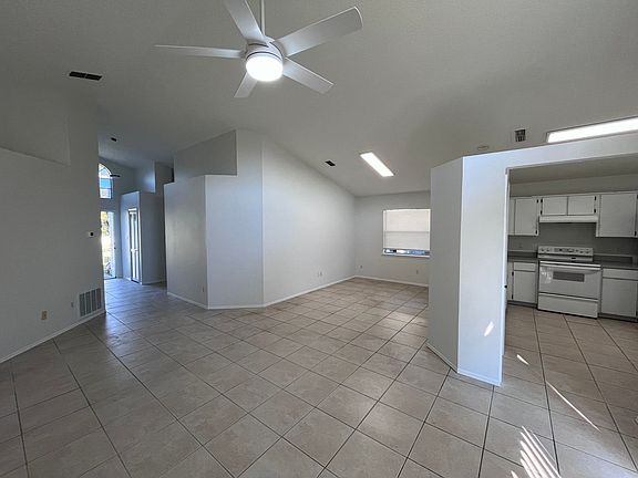 3rd image of 109 Crossbryn Ct