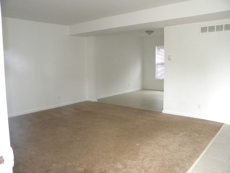 1st image of 3830 Parkwood Dr