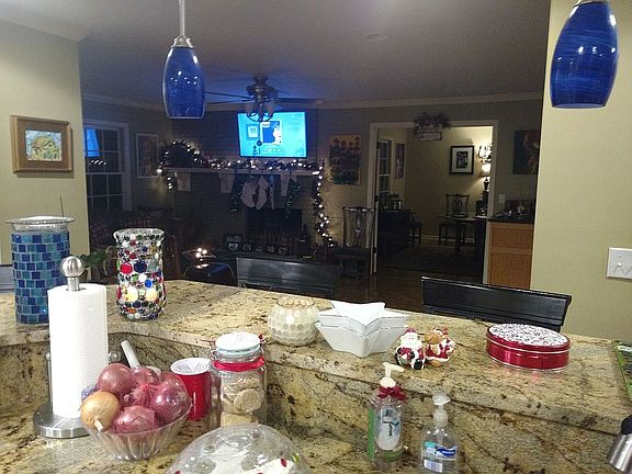 5th image of 264 Lake Forest Dr