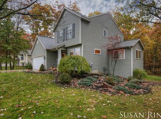 6881 Whispering Forest Dr NE, Cedar Springs, MI 49319