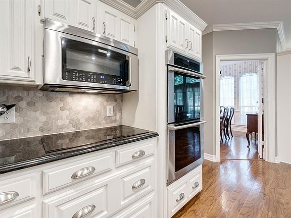 2nd image of 1011 Chimney Hill Trl