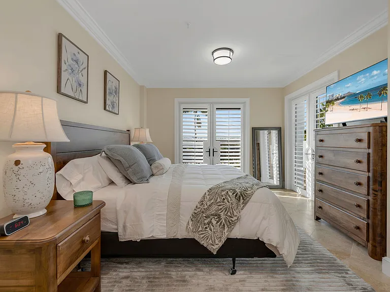 780 5th Ave S #302 — Photo 11