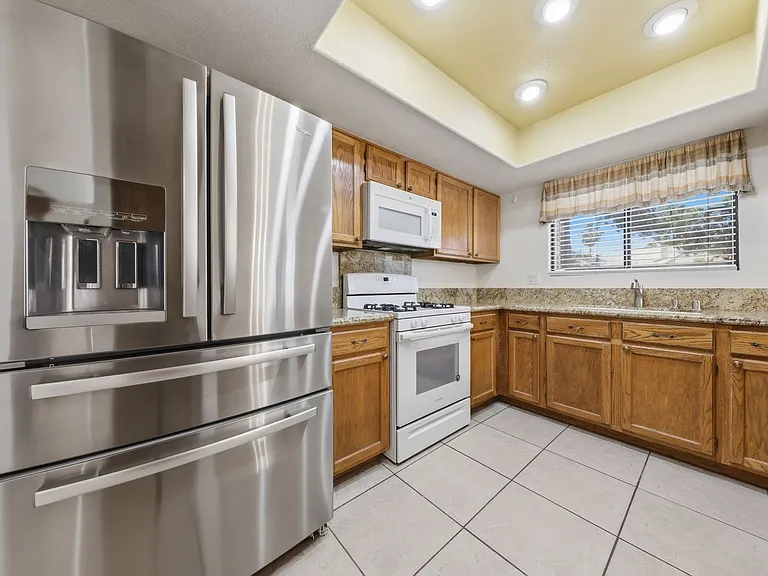 348 Faulkner Ct — Photo 15
