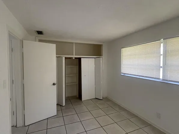 807 NW 24th St #12, Fort Lauderdale, FL 33311