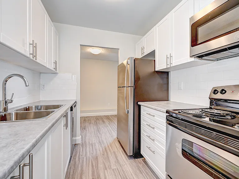 294 Talbot St — Photo 15