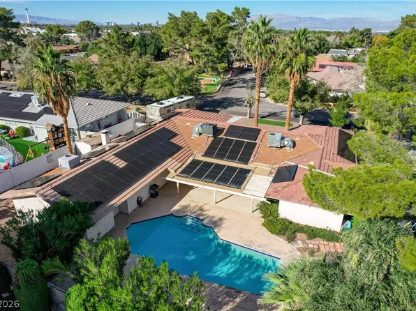 3689 N Rosecrest Cir, Las Vegas, NV 89121
