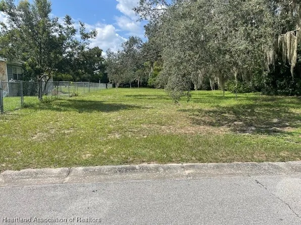 709 W Oak Lane St, Avon Park, FL 33825