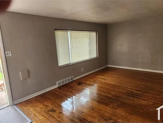 9979 Northampton Dr — Photo 2